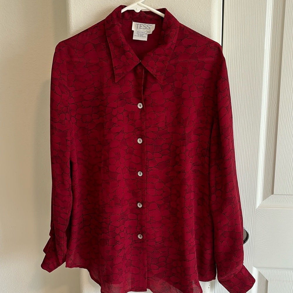 Red silk tunic style blouse by Tess,  hand washable in very good condition.